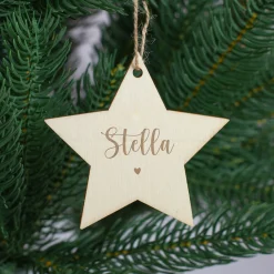 Personalisierte Holzanhänger mit Name & Herzmotiv – 4 Formen | Weihnachtsanhänger & Weihnachtsdeko