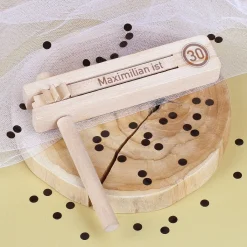 Personalisierte Holzratsche zum Geburtstag mit Verkehrszeichen und Wunschtext | Gastgeschenk