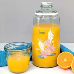Personalisierte Karaffe mit Trinkglas mit Name für Wellness & Yoga | Motiv Seerose