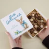 Personalisierte Lindt Pralinen 'Süße Ostergrüße' mit Wunschtext im Osterdesign - Hase mit Schleife