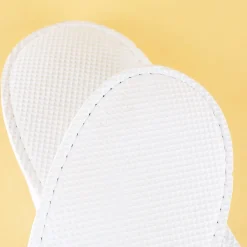 Personalisierte Pantoffeln zur Hochzeit | Slipper Set 'Mr. & Mrs' mit Name als Hochzeitsgeschenk