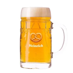 Personalisierter Bierkrug im Lederhosen Design mit Brezel Motiv | Bierglas mit Name 0,5l