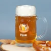 Personalisierter Bierkrug im Lederhosen Design mit bayerischem Festmotiv | Bierglas mit Name 0,5l