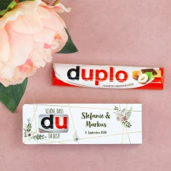 Personalisierter duplo Riegel als Gastgeschenk zur Hochzeit mit Namen & Datum | Schön, dass du da bist!