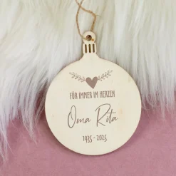Personalisierter Gedenkanhänger aus Holz mit Gravur 'Für immer im Herzen' | Weihnachtsbaumschmuck