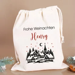 Personalisierter Geschenksack zu Weihnachten mit Wunschtext | Baumwollbeutel mit Winterdorf-Motiv