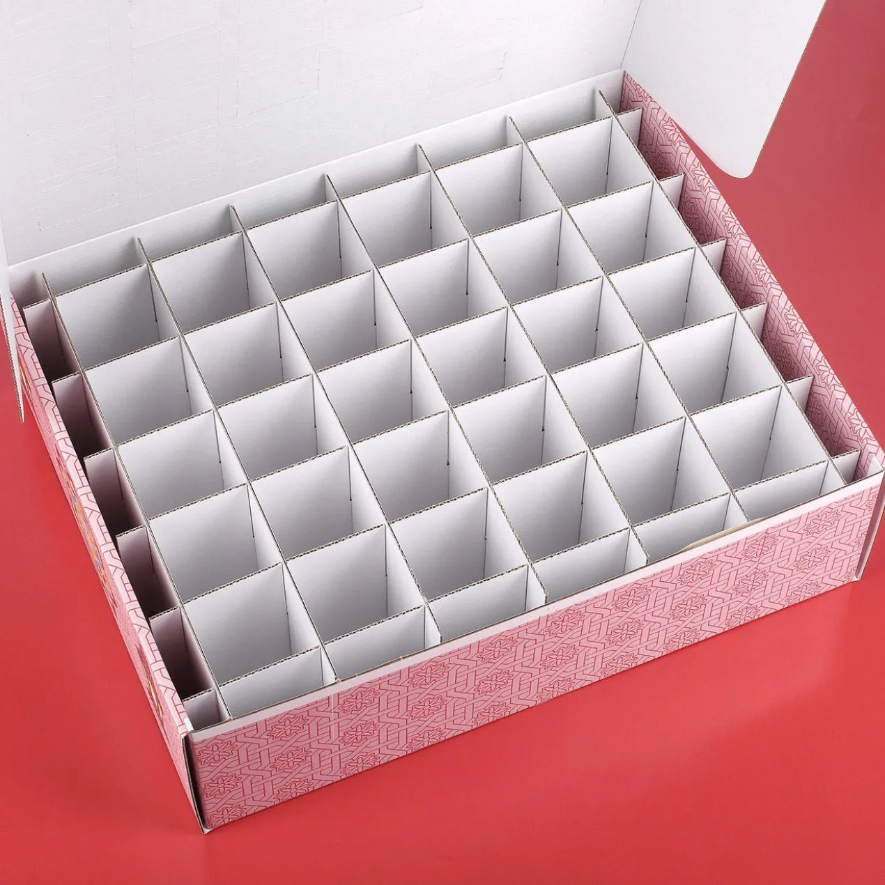 Personalisierter Kalender zum Ramadan bedruckt mit Laternen, Blumenornamenten und Mondphasen