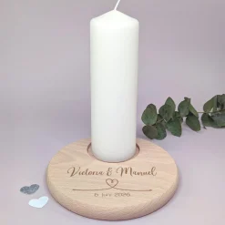 Personalisierter Kerzenteller aus Buchenholz zur Hochzeit graviert mit Namen und Datum