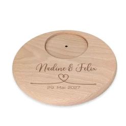 Personalisierter Kerzenteller aus Buchenholz zur Hochzeit graviert mit Namen und Datum