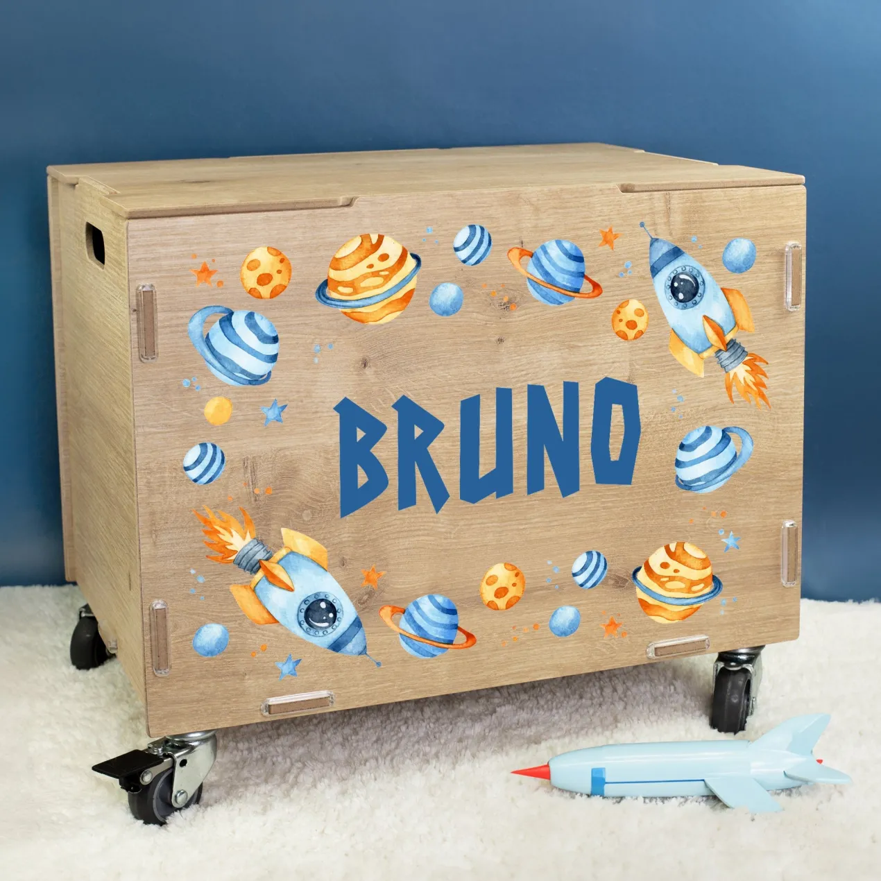 Personalisierte Rollbox aus Holz von clipfritz - Spielzeugkiste mit Weltraum Motiv & Name für Jungen