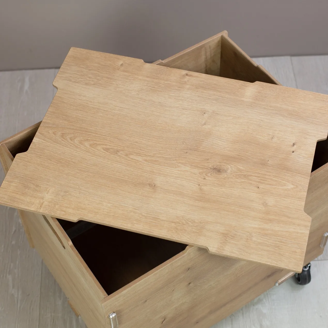 Personalisierte Rollbox aus Holz von clipfritz - Spielzeugkiste mit Weltraum Motiv & Name für Jungen