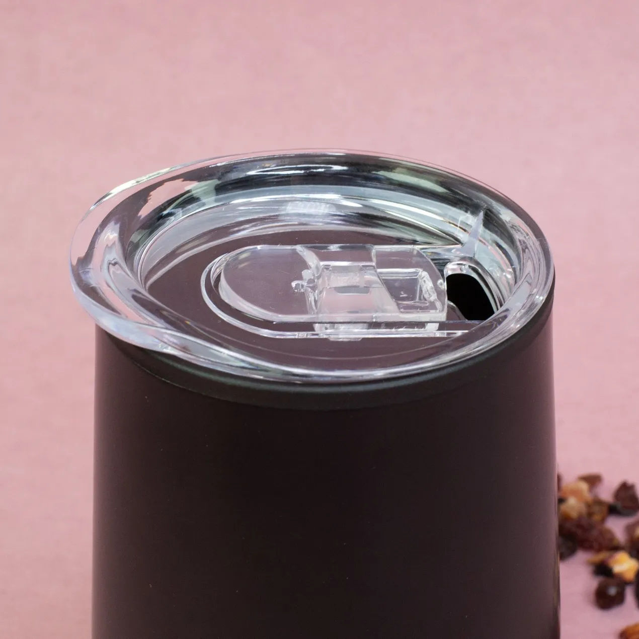 Personalisierter Thermobecher mit Name und Winterwärmer-Motiv in 2 Farben | Geschenk zu Weihnachten