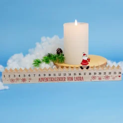 Personalisierter 'Walking Santa' Adventskalender aus Holz mit kleiner Figur | Schneeflocken