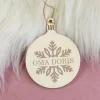 Personalisierter Weihnachtsbaumanhänger aus Holz mit Name und Schneeflocke-Motiv | Christbaumschmuck