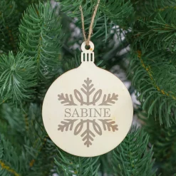 Personalisierter Weihnachtsbaumanhänger aus Holz mit Name und Schneeflocke-Motiv | Christbaumschmuck