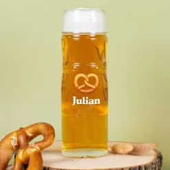 Personalisiertes Bierglas im Design einer Lederhose oder Dirndl mit Name | Brezel Motiv