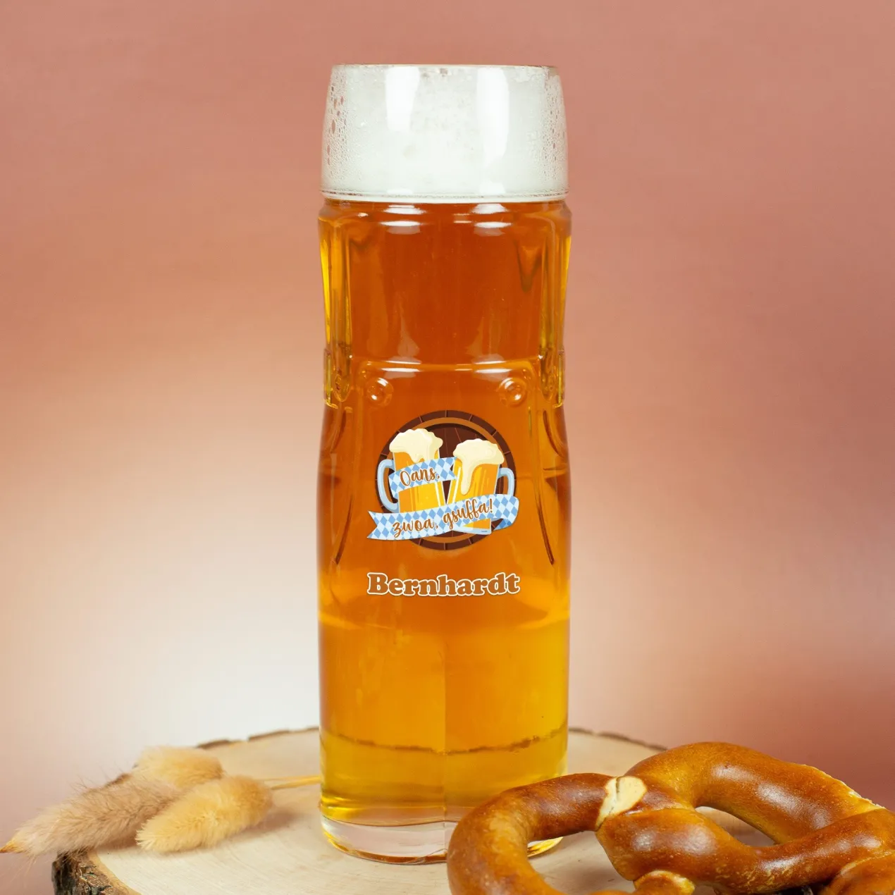 Personalisiertes Bierglas im Design einer Lederhose oder Dirndl mit Name | Oans, zwoa, gsuffa!