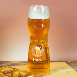 Personalisiertes Bierglas im Design einer Lederhose oder Dirndl mit Name und bayerischem Festmotiv