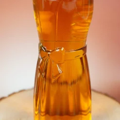 Personalisiertes Bierglas im Design einer Lederhose oder Dirndl mit Name und bayerischem Festmotiv