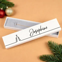 Personalisierte Schmuckverpackung zu Weihnachten mit Name | Geschenkbox für Armbänder Line-Art-Motiv