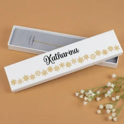 Personalisierte Schmuckverpackung mit goldenen Schneeflocken & Name | Geschenkbox für Armbänder & Ketten