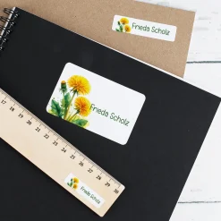 Personalisierte Schulaufkleber mit Name & Löwenzahn Motiv | 100-teiliges Set für Jungen und Mädchen