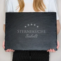 Personalisierte Servierplatte aus Schiefer mit Name | Rechteckig | Sterneküche-Motiv