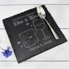 Personalisierte Servierplatte aus Schiefer mit Namen | Käse und Wein | 20x20 cm