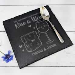 Personalisierte Servierplatte aus Schiefer mit Namen | Käse und Wein | 20x20 cm