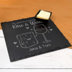 Personalisierte Servierplatte aus Schiefer mit Namen | Käse und Wein | 20x20 cm