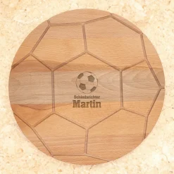 Personalisiertes Frühstücksbrettchen aus hochwertigem Buchenholz im Fußballdesign mit Wunschtext & Name