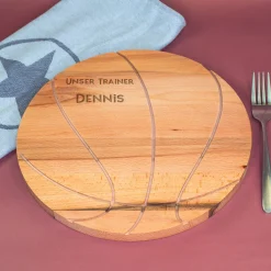 Personalisiertes Frühstücksbrett & Schneidebrett im Basketball-Design aus Buchenholz für Sportfans