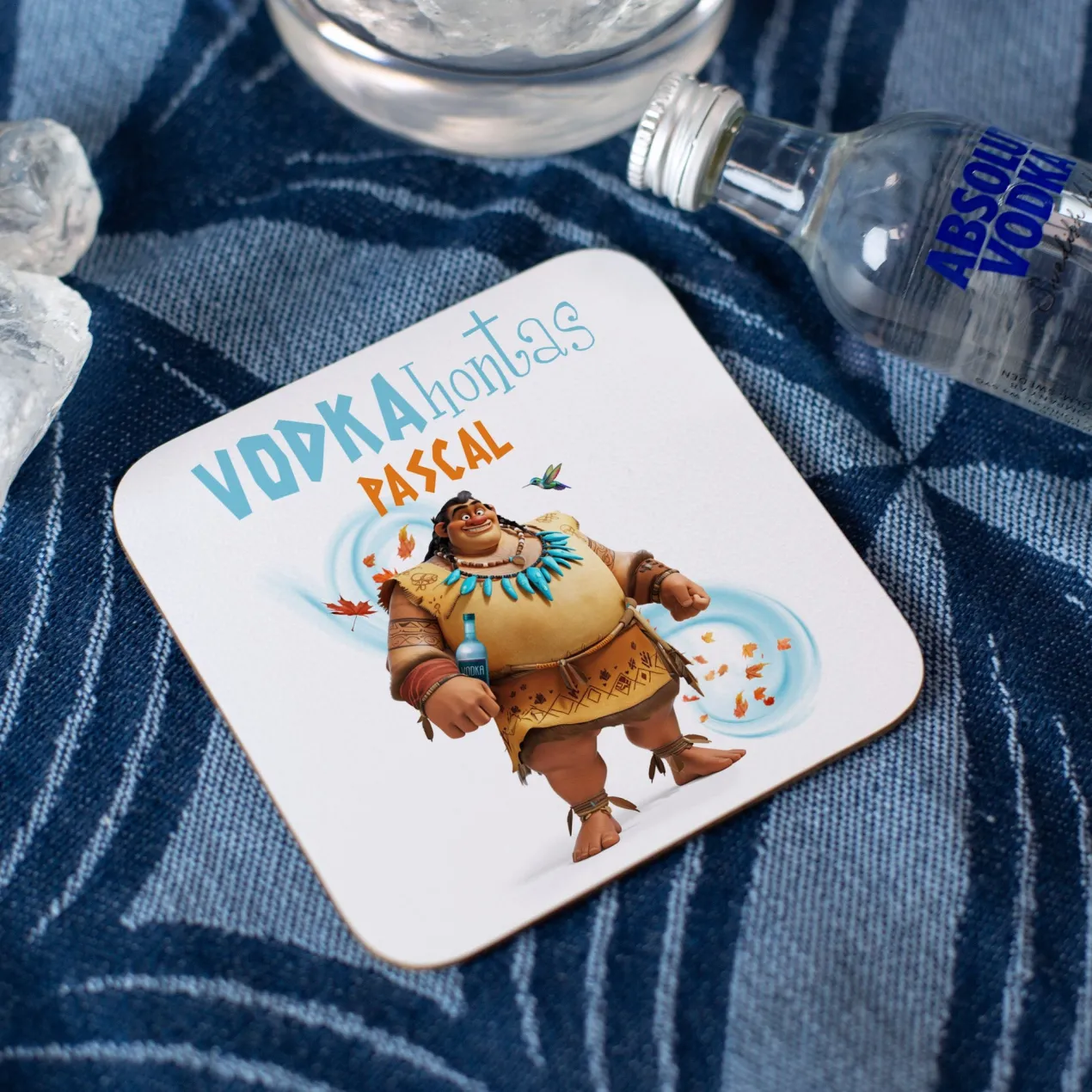 Personalisiertes Geschenkset mit Absolut Vodka, graviertem Glas, Untersetzer & Geschenkbox | Vodkahontas