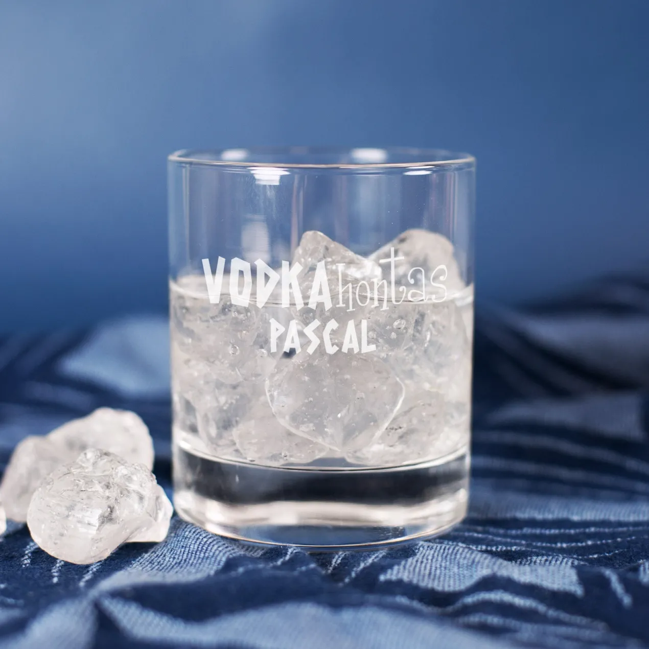 Personalisiertes Geschenkset mit Absolut Vodka, graviertem Glas, Untersetzer & Geschenkbox | Vodkahontas