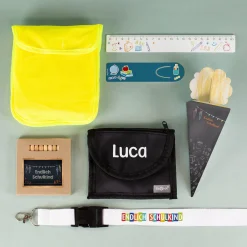 Personalisiertes Geschenkset zur Einschulung mit 8 Teilen | Endlich Schulkind