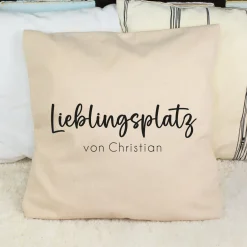 Personalisiertes Kissen 'Lieblingsplatz' mit Wunschtext | Geschenk zum Einzug & Hausbau für Wohnung