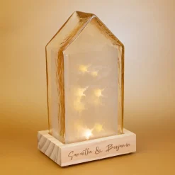 Personalisiertes LED-Dekohaus von Leonardo mit Wunschgravur auf Holzsockel | Dekolicht und Geschenk