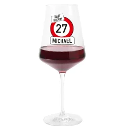 Personalisiertes Leonardo Weinglas zum Geburtstag mit Name & Alter im Verkehrszeichen-Design