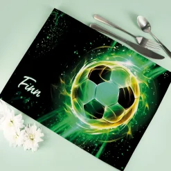 Personalisiertes Platzdeckchen aus Stoff mit Fußballmotiv und Name für Jungen und Fußballfans
