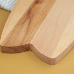 Personalisiertes Servierbrett im Surfbrett-Design mit Namen 'perfekte Welle' | Geschenk für Surfer