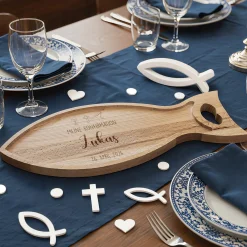 Personalisiertes Servierbrett in Fischform 'Ichthys' aus Holz zur Taufe, Kommunion & Konfirmation