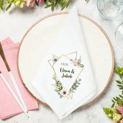 Personalisierte Stoffserviette zur Hochzeit mit Eukalyptus & Blumenrahmen | Tischdeko mit Namen & Datum