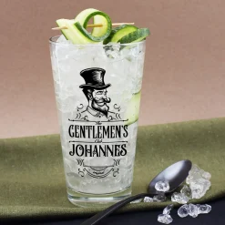 Personalisiertes Trinkglas The Gentlemen’s Club mit Name | Männergeschenk zu Geburtstag & Vatertag