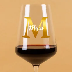 Personalisiertes Weinglas mit goldener Initiale & Name von Leonardo | Geschenkidee zum Geburtstag