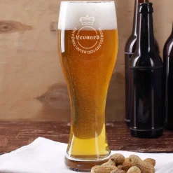 Personalisiertes Weizenbierglas mit Wunschname - König unter den Gastgebern in zwei Größen