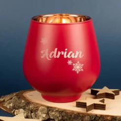 Personalisiertes Windlicht zu Weihnachten graviert mit Name & Schneeflockenmotiv in Rot oder Grün