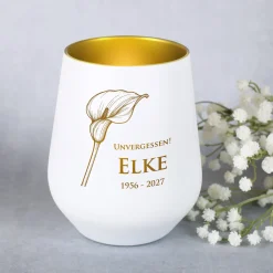 Personalisiertes Windlicht als Trauerkerze mit Gravur und Calla-Motiv | Weiß & Schwarz