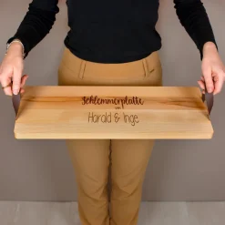 Personalisiertes XL Servierbrett 'Schlemmerplatte' aus Buchenholz mit Ledergriffen - graviert mit Name