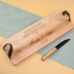 Personalisiertes XL Servierbrett 'Liebe' aus Buchenholz mit Ledergriffen - graviert mit Wunschtext