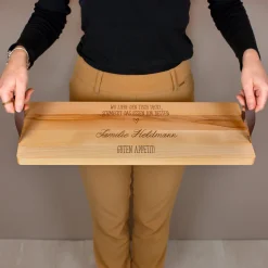 Personalisiertes XL Servierbrett 'Liebe' aus Buchenholz mit Ledergriffen - graviert mit Wunschtext